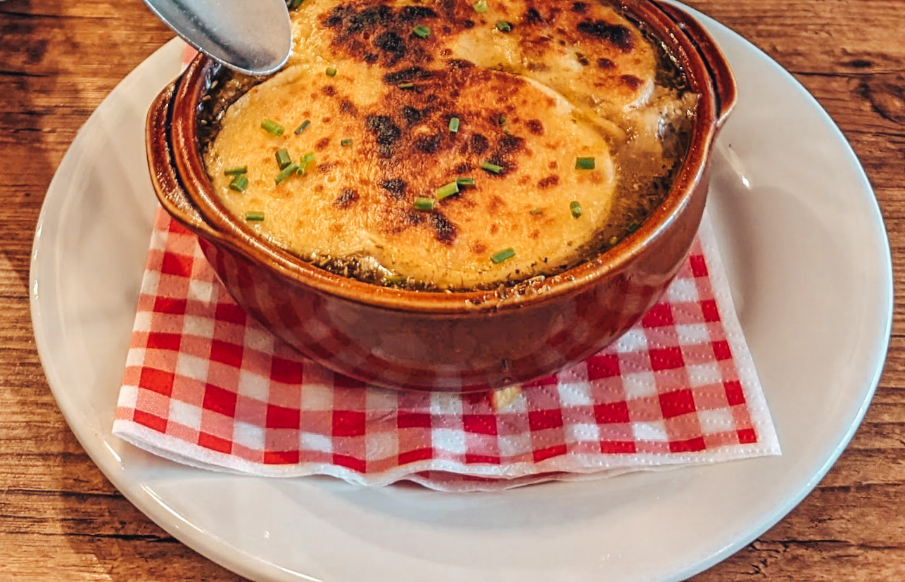 bowl of vegan french onion soup, best vegan french food in paris