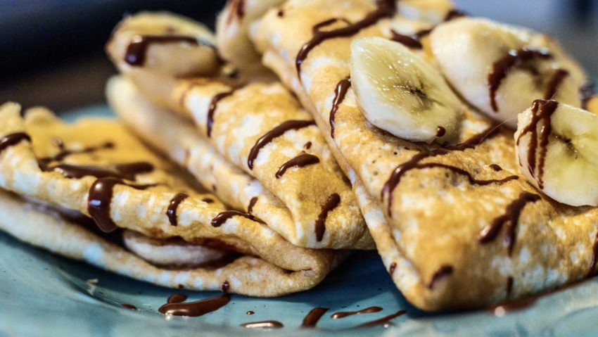 banana nutella crepes, french food, paris street food
