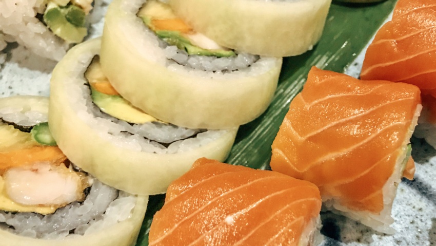 california roll sushi