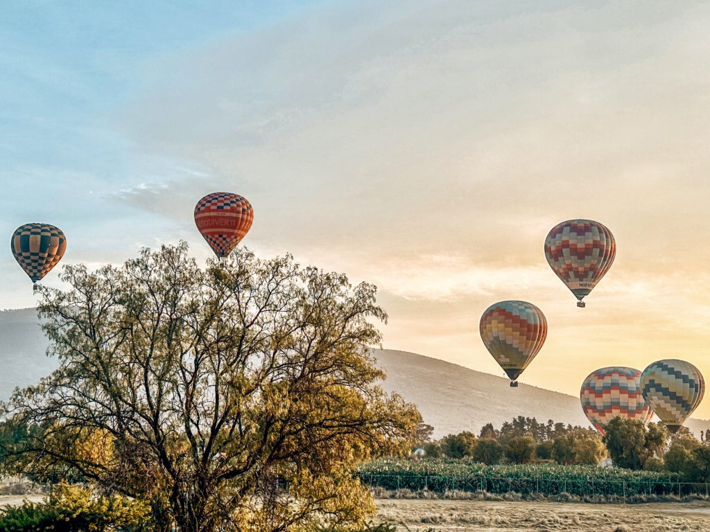hot air balloon ride over Teotihuacan