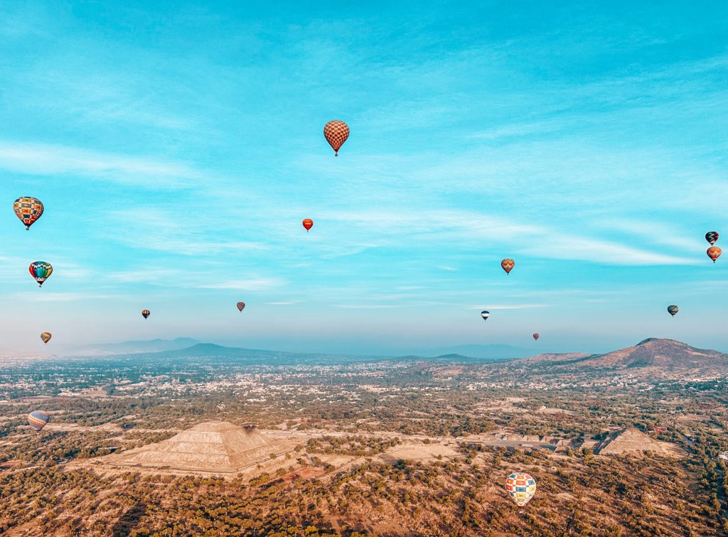 hot air balloon ride over Teotihuacan