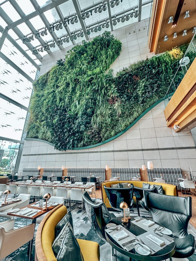 sustainable green wall hotel icon 