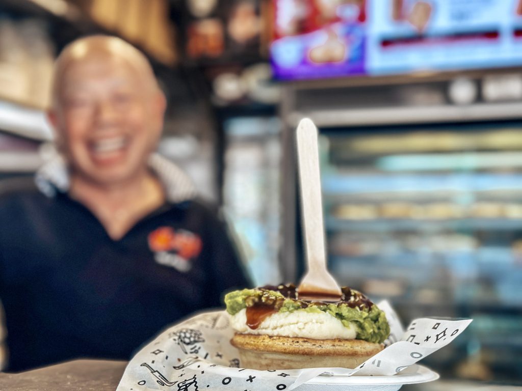 harry cafe de wheels sydney pies