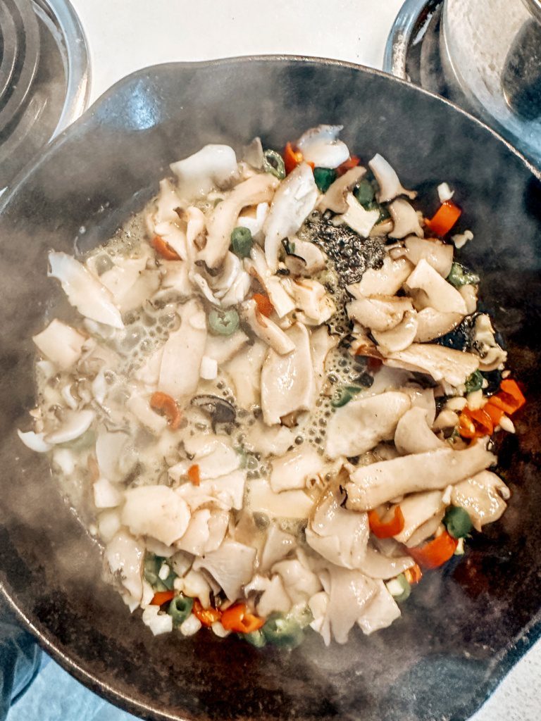 abalone cooking with chilli