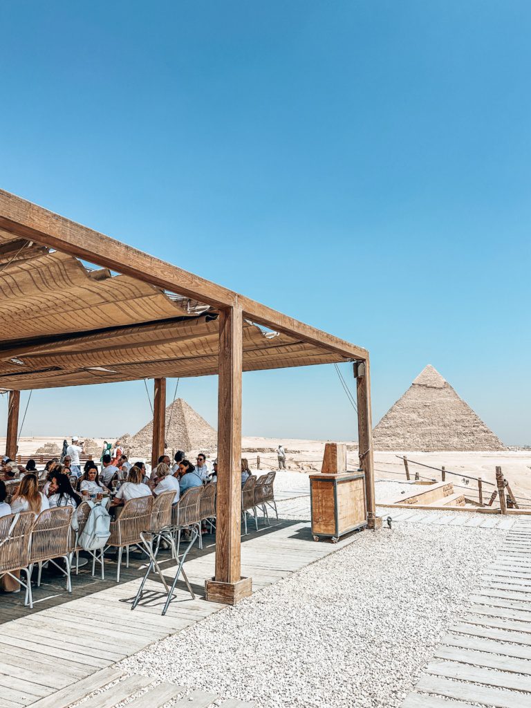 9 pyramids lounge giza