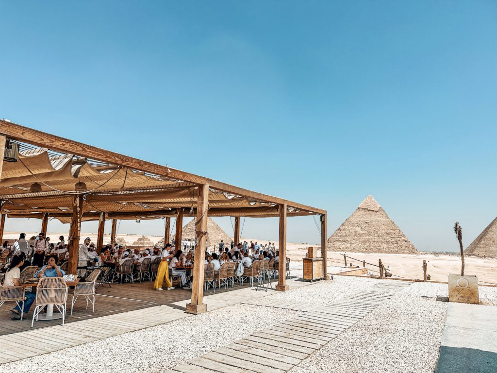 9 pyramids lounge giza