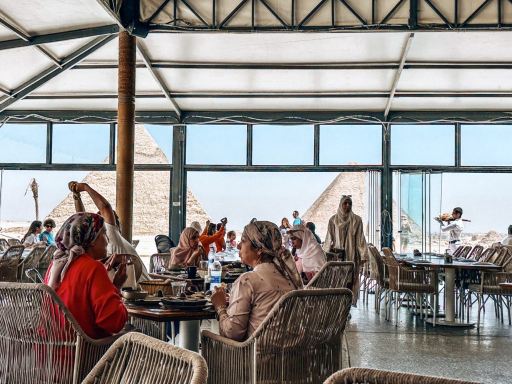 9 pyramids lounge giza